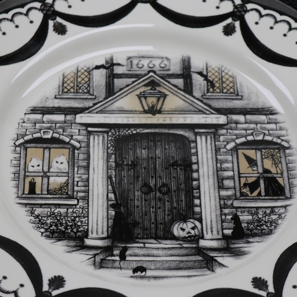 ROYAL STAFFORD HALLOWEEN HAUNTED HOUSE DINNER PLATES-MADE ENGLAND -SET OF 2 -NEW - Picture 2 of 5